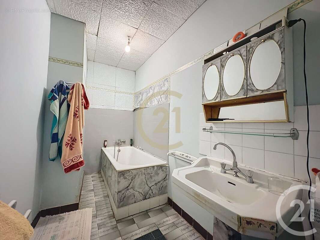 Maison 281 m² à Remoulins  - photo 11