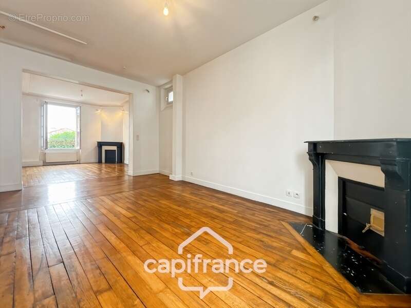 Appartement familial, en parfait état, 5 pièces, 113 m2, à  FONTENAY SOUS BOIS (94), rue Mot, proche RER et Bois - photo 5