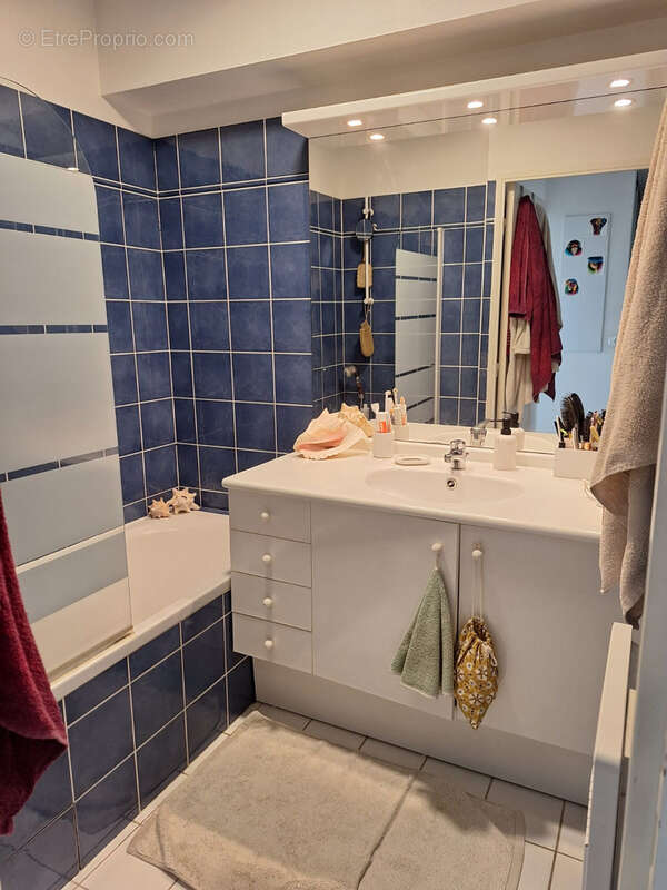 Appartement à SAINT-LAURENT-DU-VAR