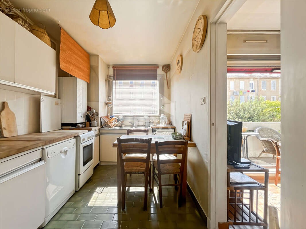 Appartement à MARSEILLE-4E