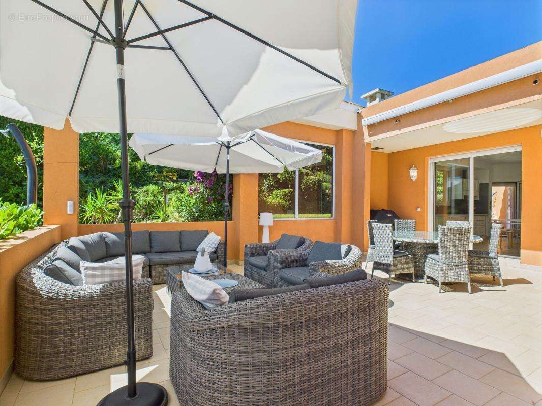 Maison à MANDELIEU-LA-NAPOULE