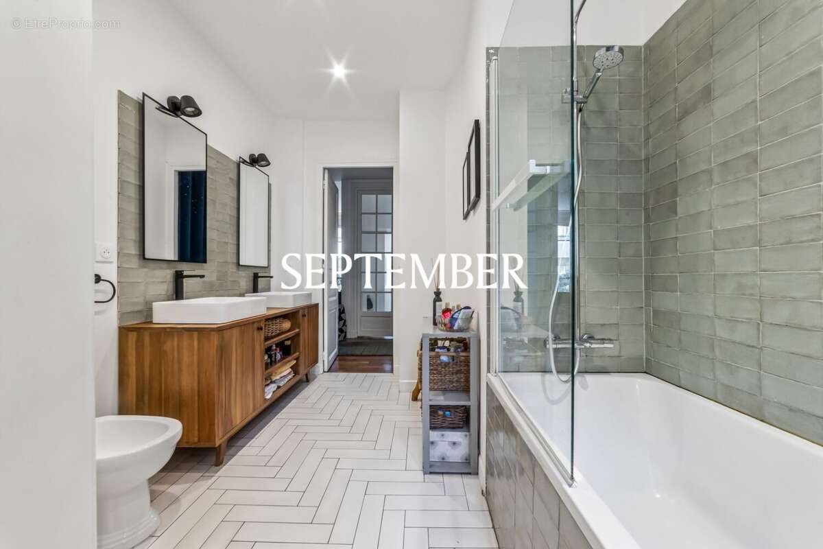 Appartement à NEUILLY-SUR-SEINE