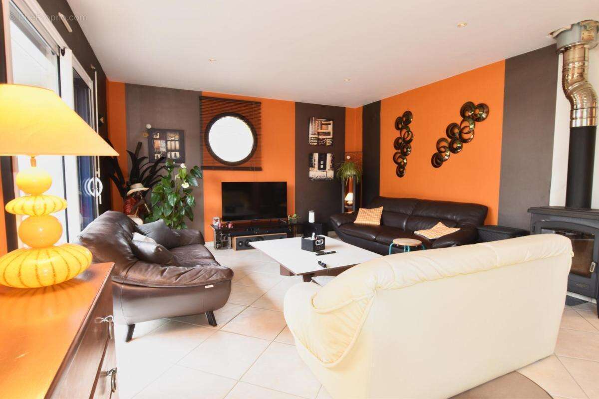 Maison à KERLAZ