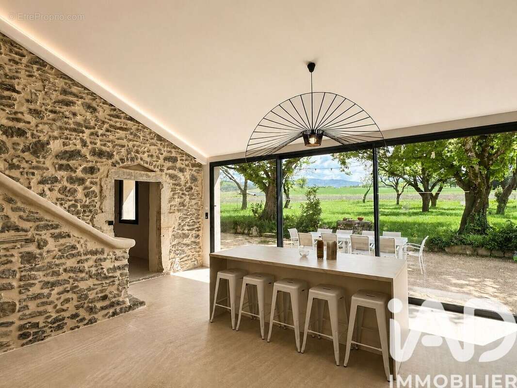 Maison 419 m² à Puy-Saint-Martin  - photo 7