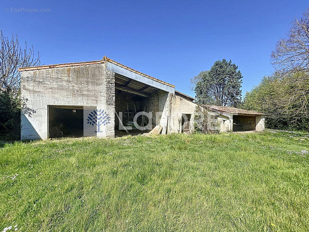 Maison à SAINT-LOUP-LAMAIRE