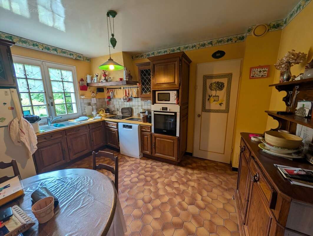 Maison à LES CLAYES-SOUS-BOIS