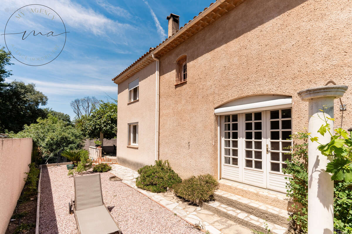 Lignan-sur-Orb   Maison de caractère 215 m2, 5 chambres, piscine, terrain 983 m2 - photo 16