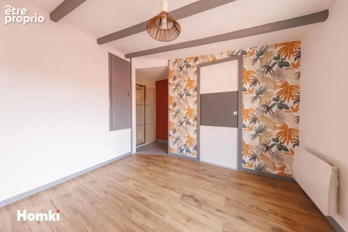 Maison de ville T2 de 43 m² à La Roche-Noire 63800 - photo 6