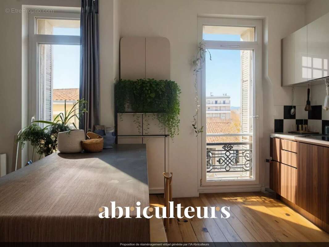 Appartement à MARSEILLE-5E