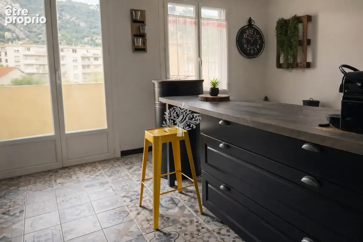 A vendre toulon quartier de siblas appartement de type 4 renove - photo 8