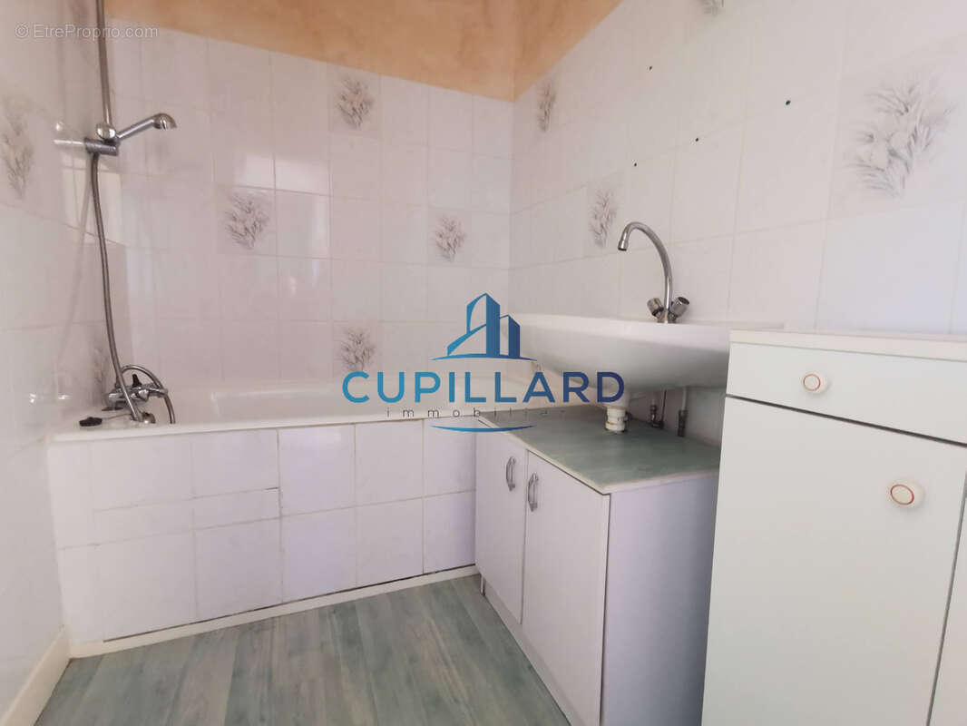 Appartement à LE COTEAU
