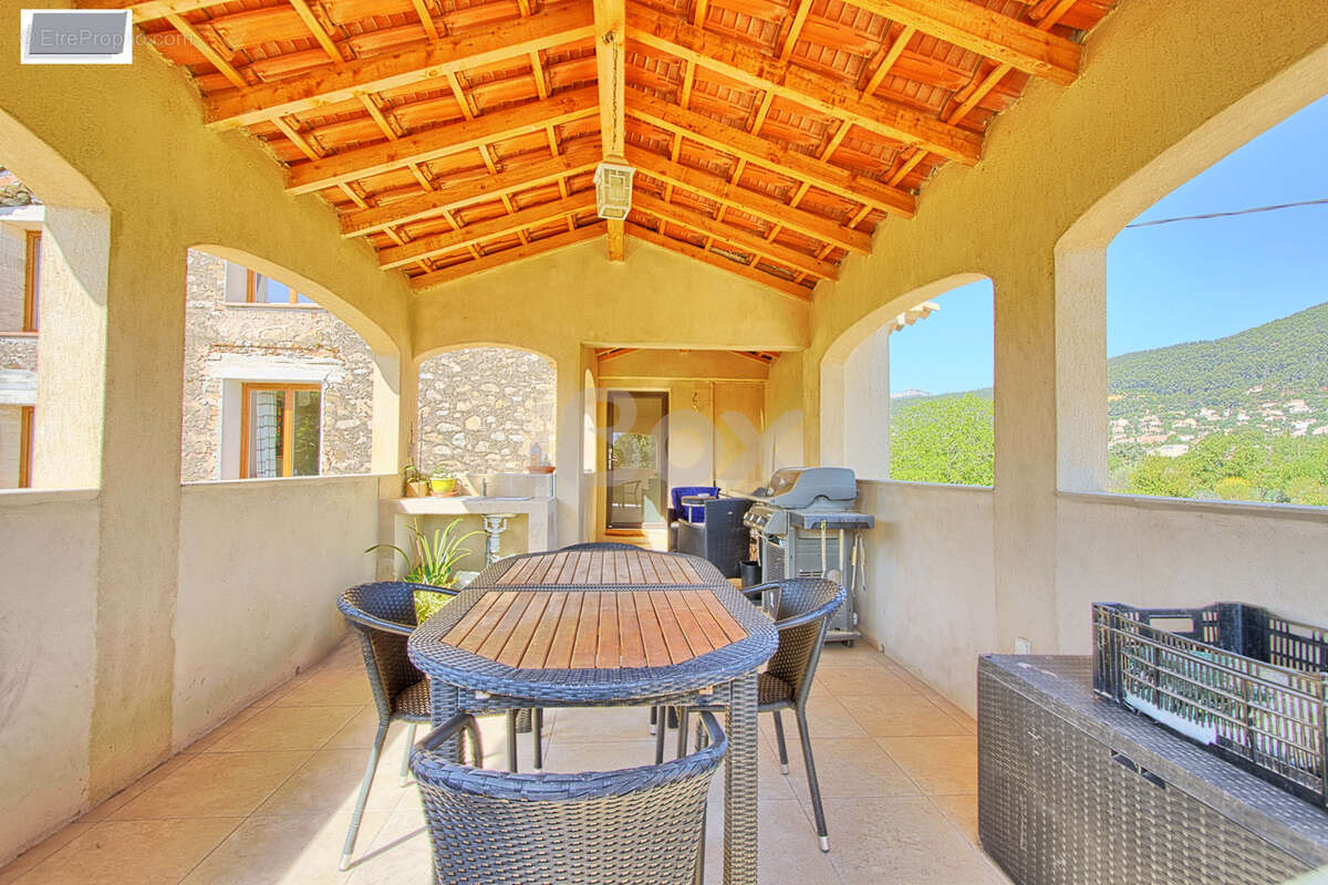 Appartement à SOLLIES-VILLE