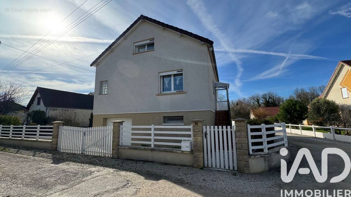 Photo 1 - Maison à MAIZIERES-LA-GRANDE-PAROISSE