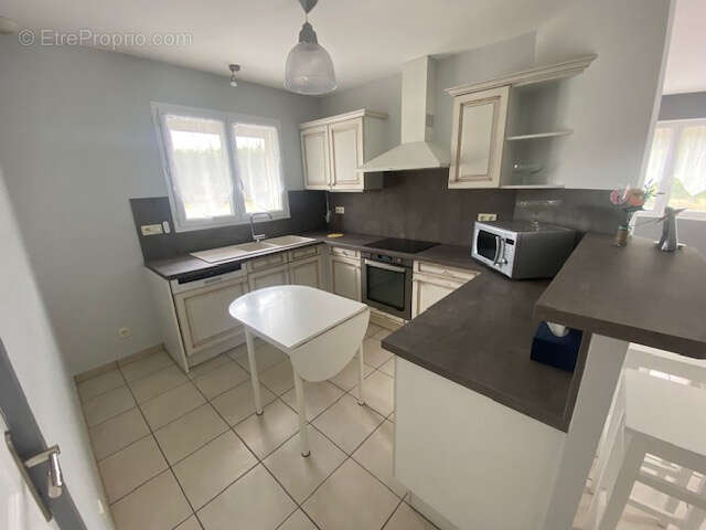 Très belle maison de plain-pied avec garage et double garage sur beau terrain de 2700 M2 - photo 9
