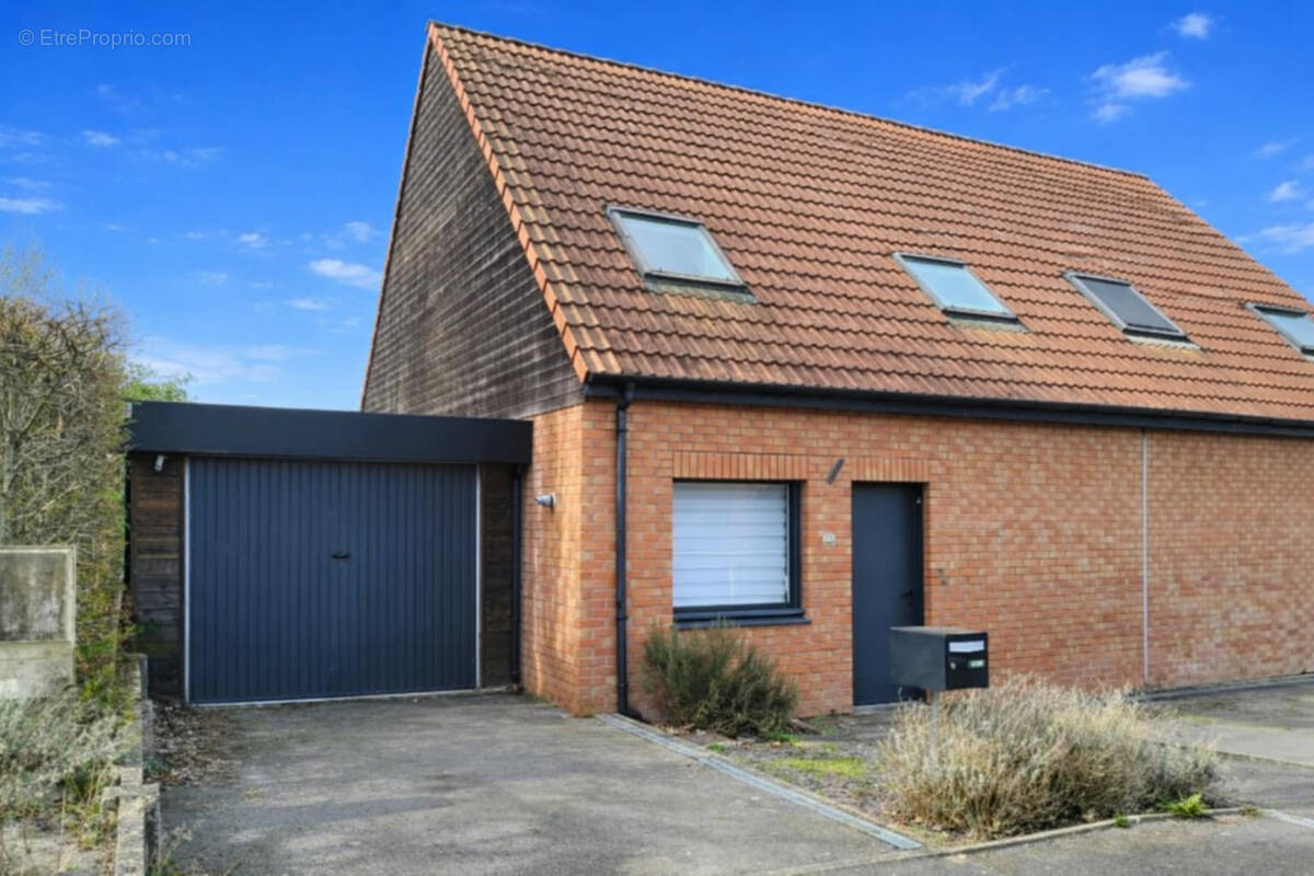 Maison à QUIEVRECHAIN