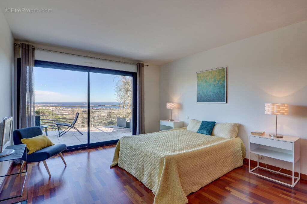 Maison à MANDELIEU-LA-NAPOULE