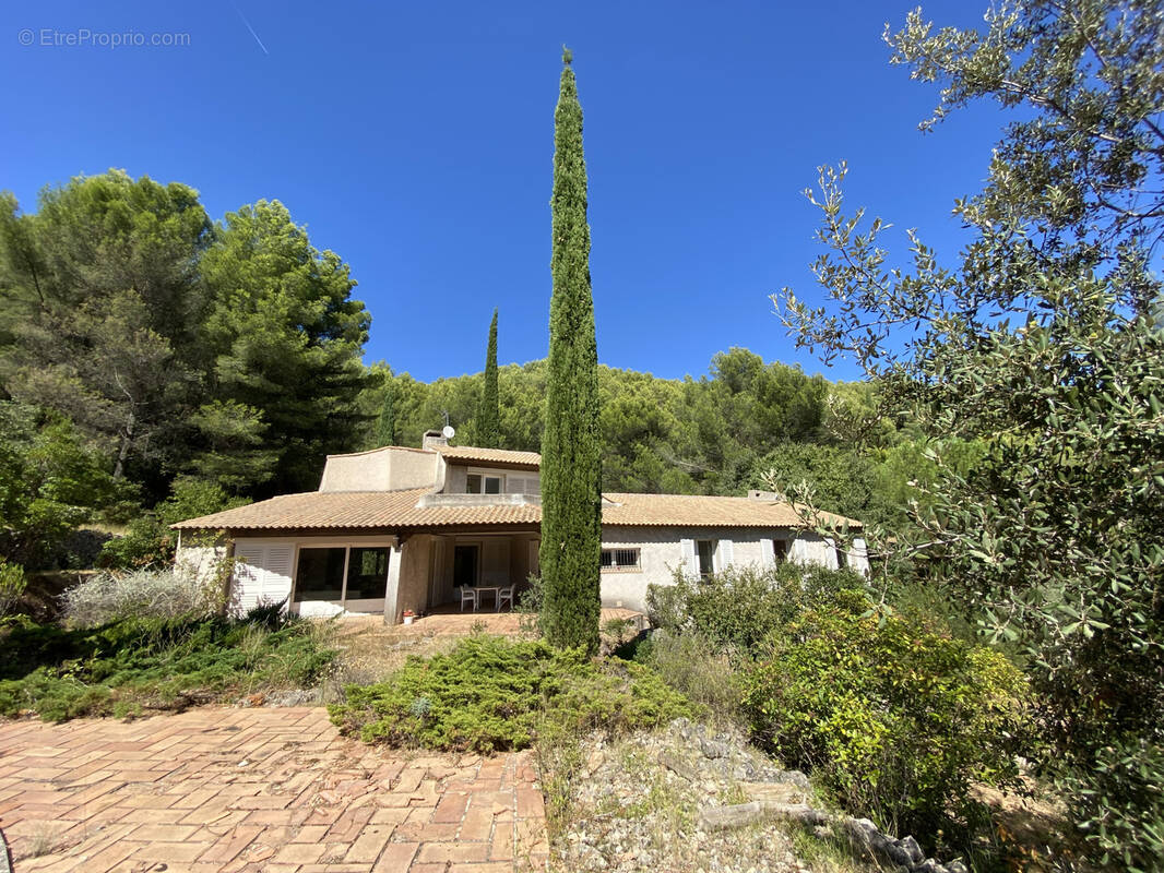 Maison à LE REVEST-LES-EAUX