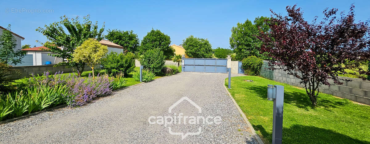 Maison de standing à Vernosc-lès-Annonay – Beaux volumes et parc arboré de plus de 3 000 m² - photo 2