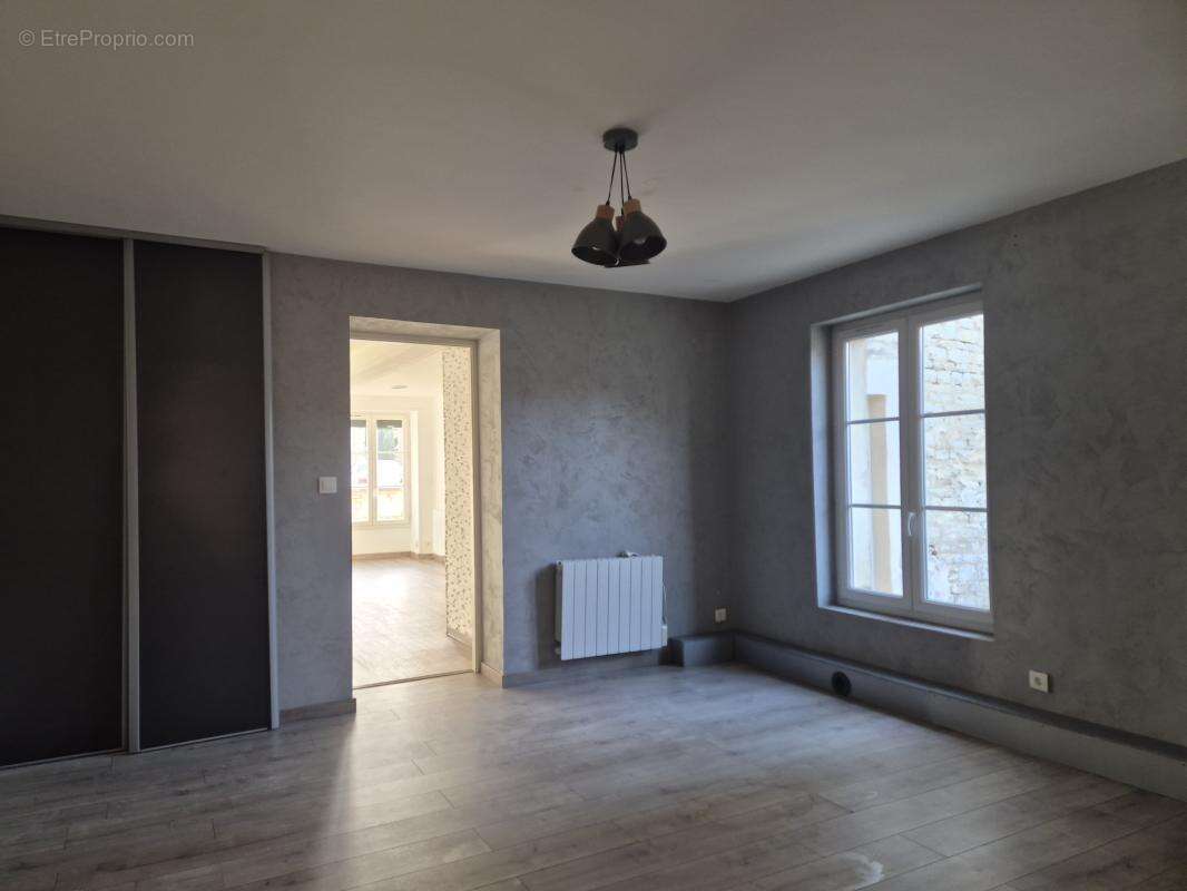 Maison à AIGRE