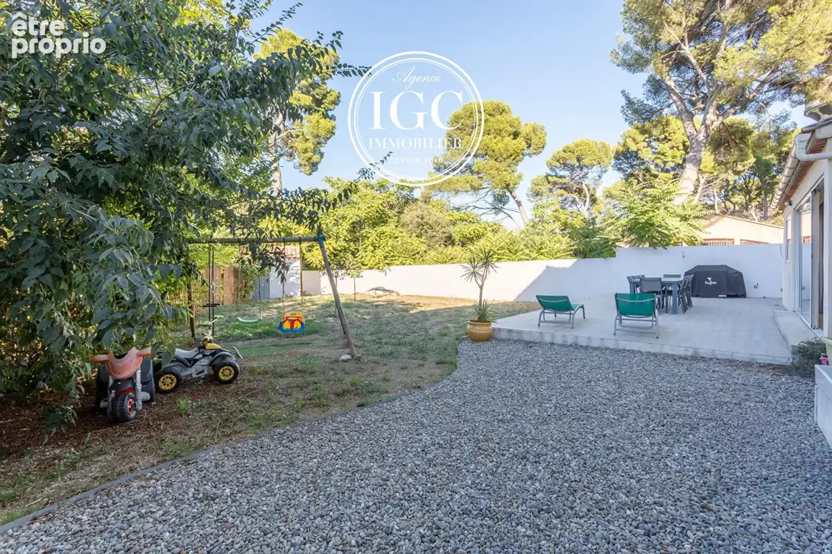 Maison T4 - 152 m² - Parcelle de 634 m² - CHATEAUNEUF LES MARTIGUES - photo 4