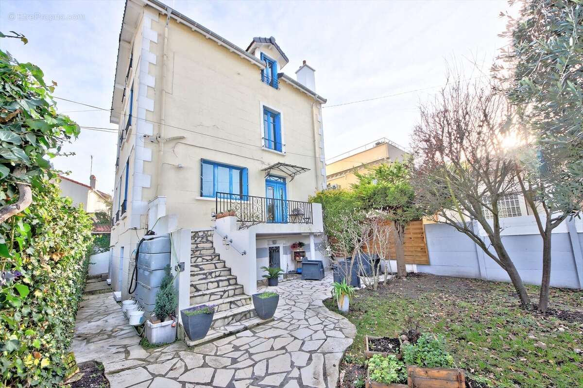 Jardin / Terrasse / Entrée - Maison à NANTERRE
