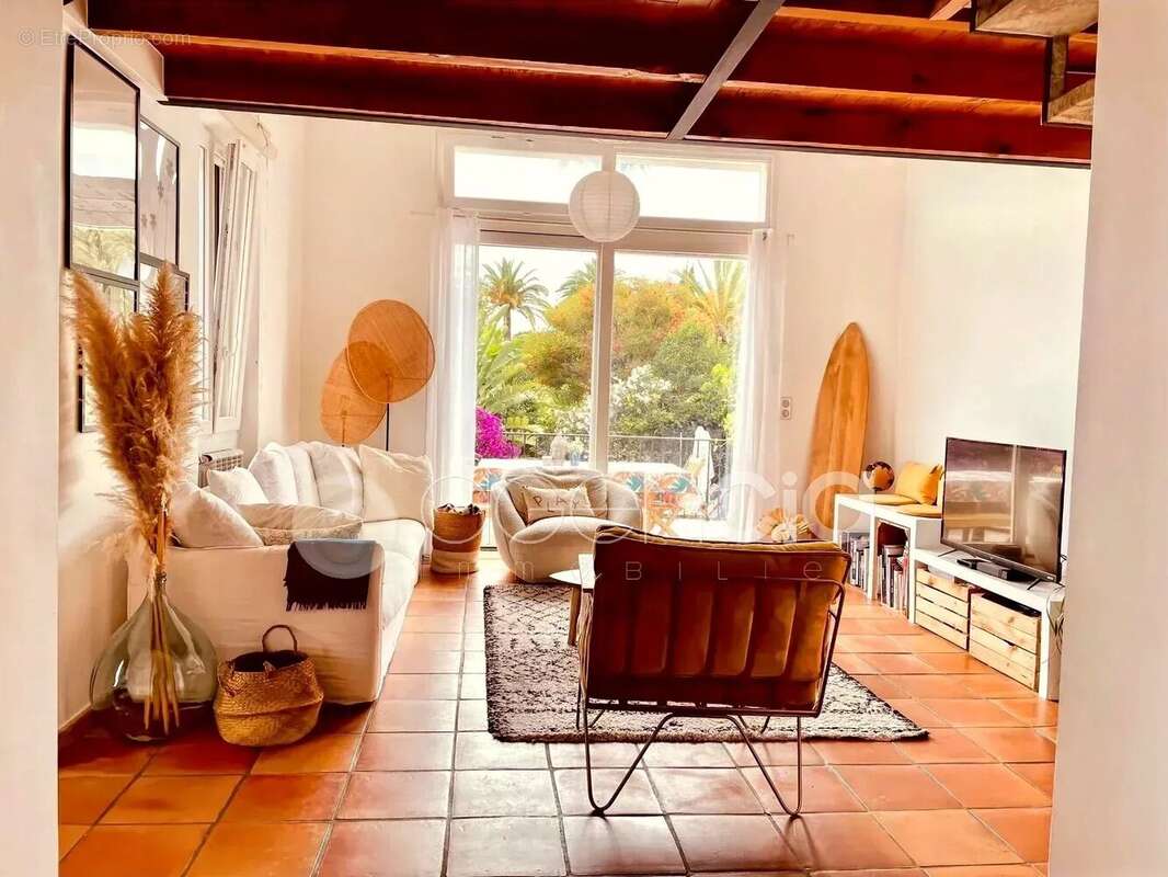 Rare propriété avec jardin privé et piscine - photo 7