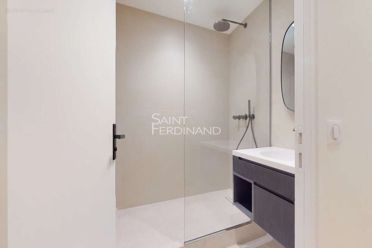 Appartement à PARIS-17E