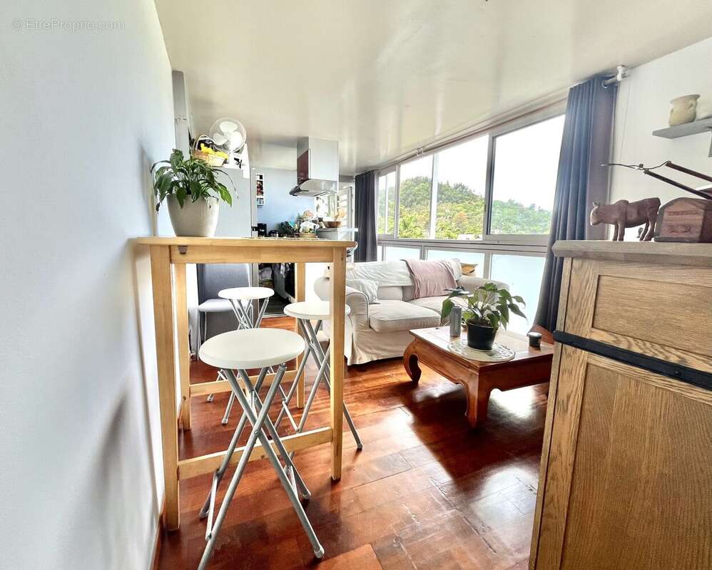 Appartement à LES AVIRONS