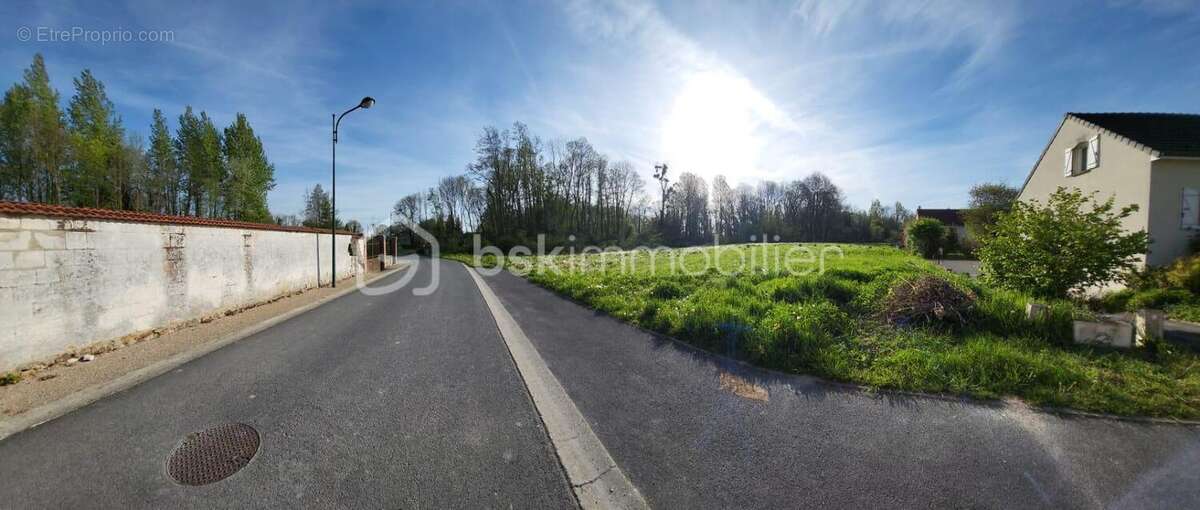 Terrain à bâtir avec rivière – Vadenay (51) - photo 2