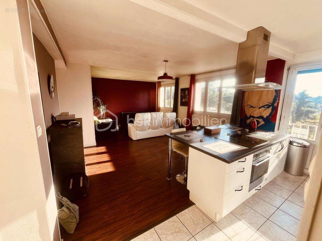 Appartement à SAINT-ETIENNE