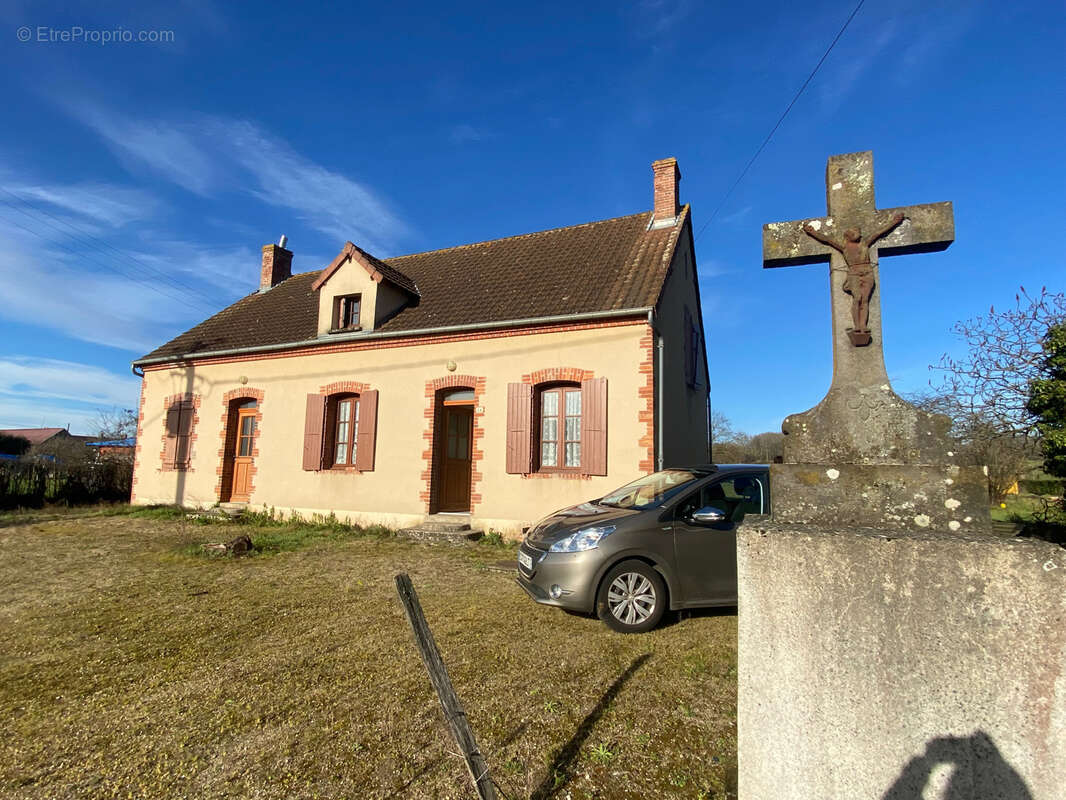 Maison à CHARRIN