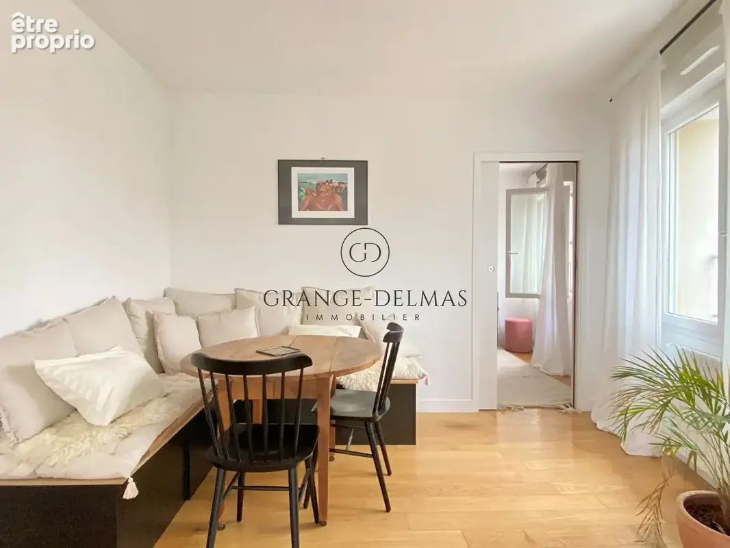 Appartement immeuble pierre avec 2 chambres, dernier étage, double exposition - SAINT SEURIN - photo 4