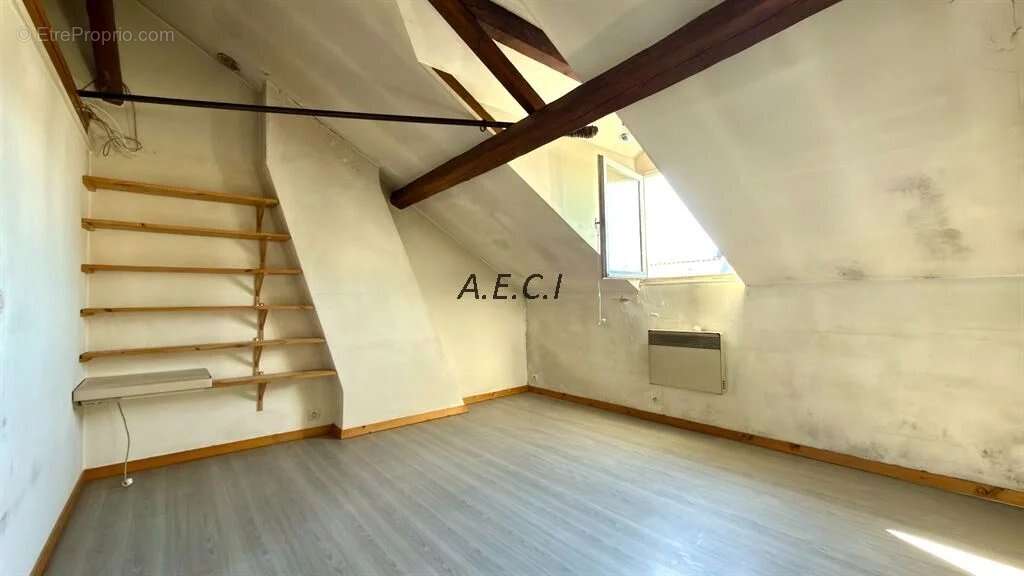 Appartement à LA GARENNE-COLOMBES