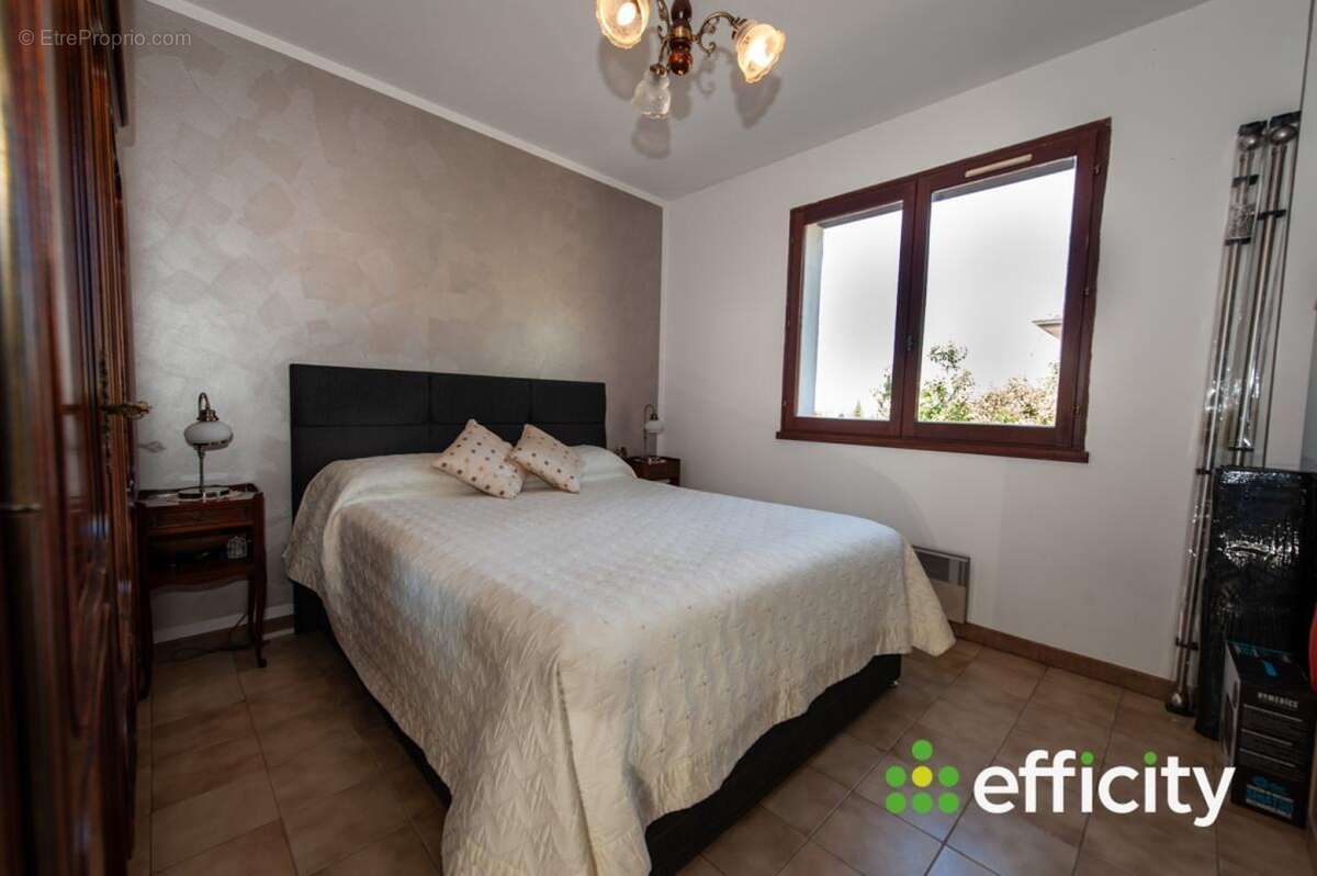 Appartement à SAINT-PAUL-DE-VARCES