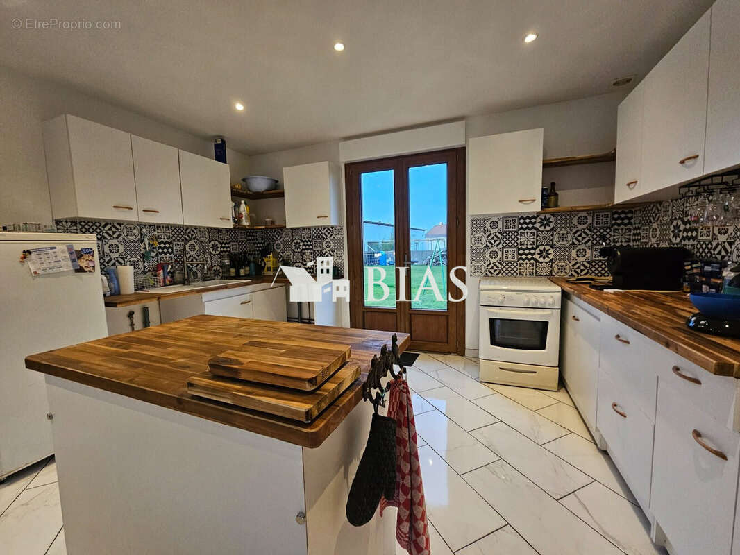 Maison à SAINTE-COLOMBE-LA-COMMANDERIE