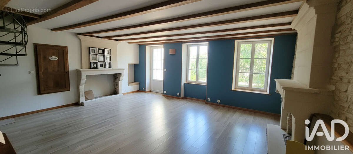 Maison 245 m² à Asnieres-La-Giraud  - photo 7