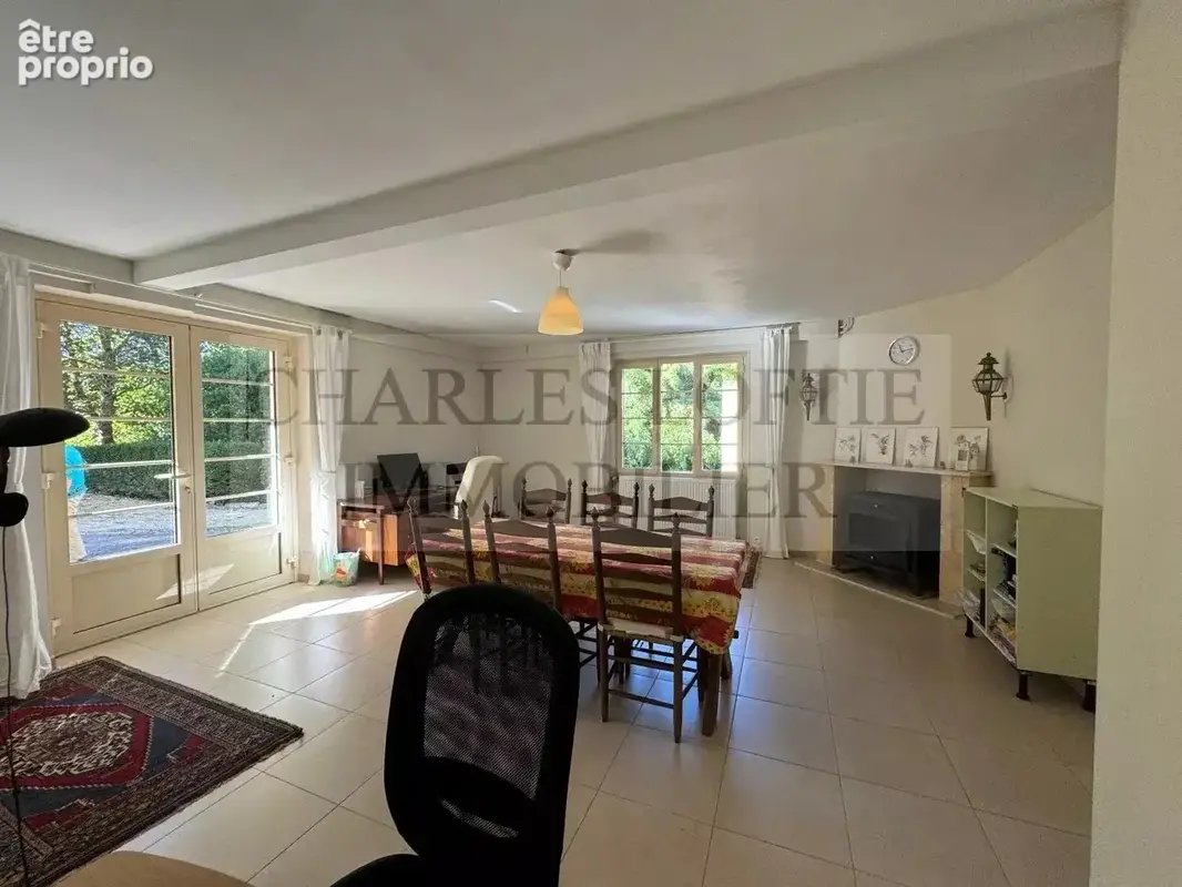 Maison familiale avec garage, piscine et accès à la rivière sur près de 7000 m² de terrain, proche de Prayssac. - photo 8