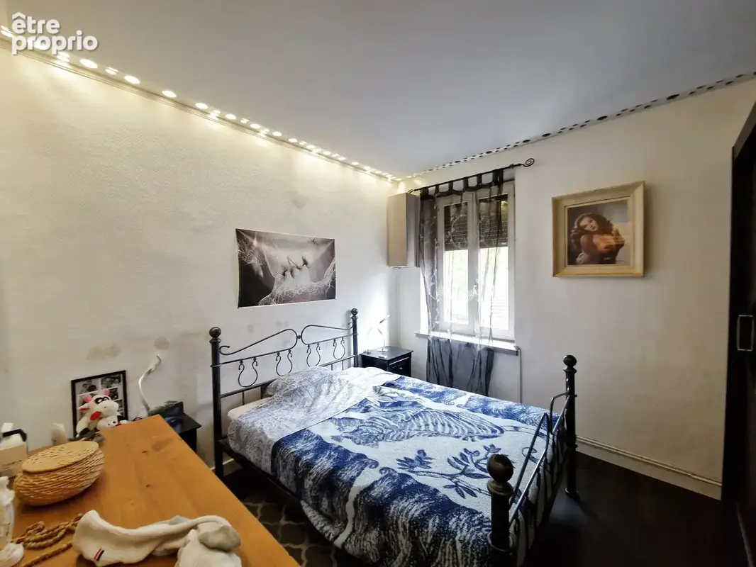 Immeuble à ORLIÉNAS - photo 22