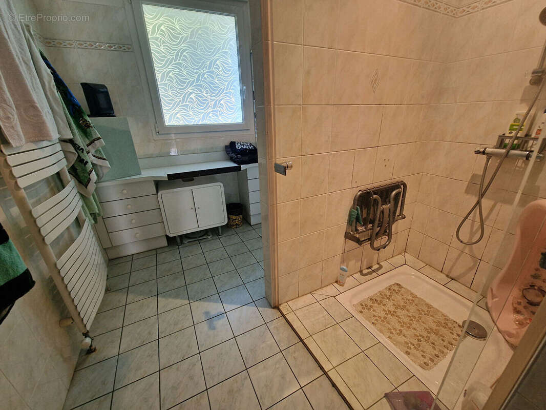 Maison à LES NEYROLLES