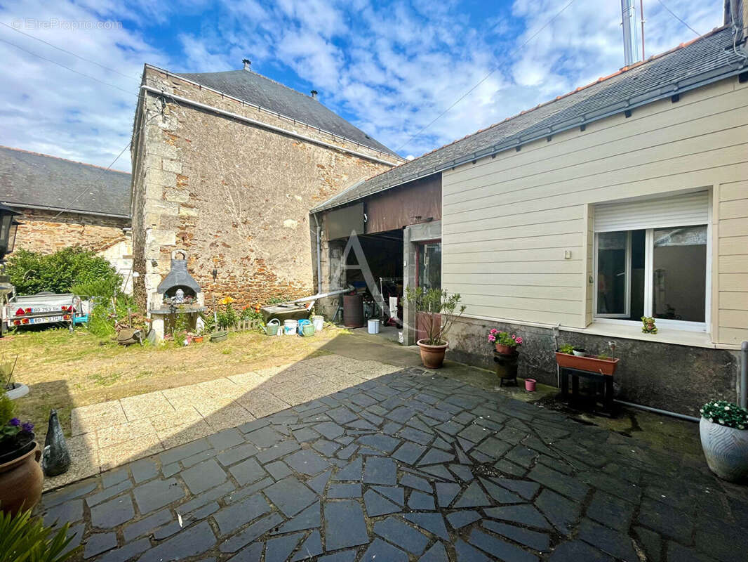 Maison à BRISSAC-QUINCE