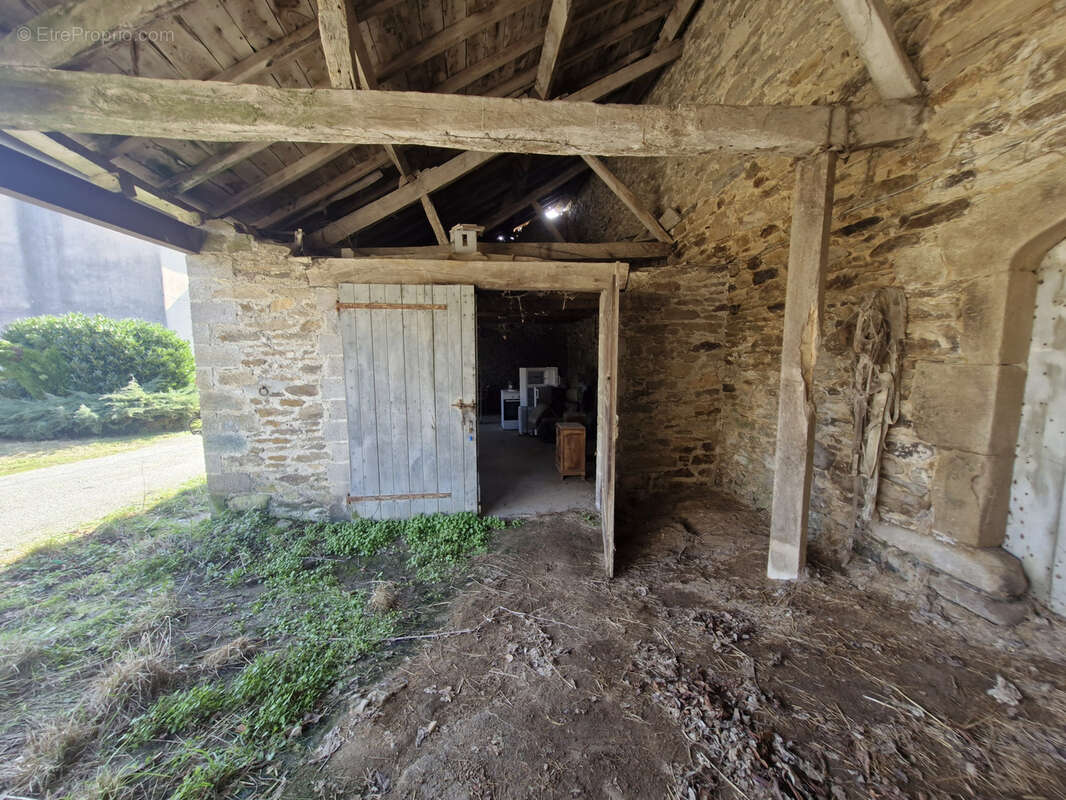 Autre à MOYRAZES