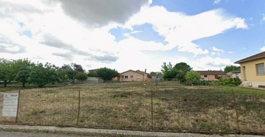 Terrain à MONDONVILLE