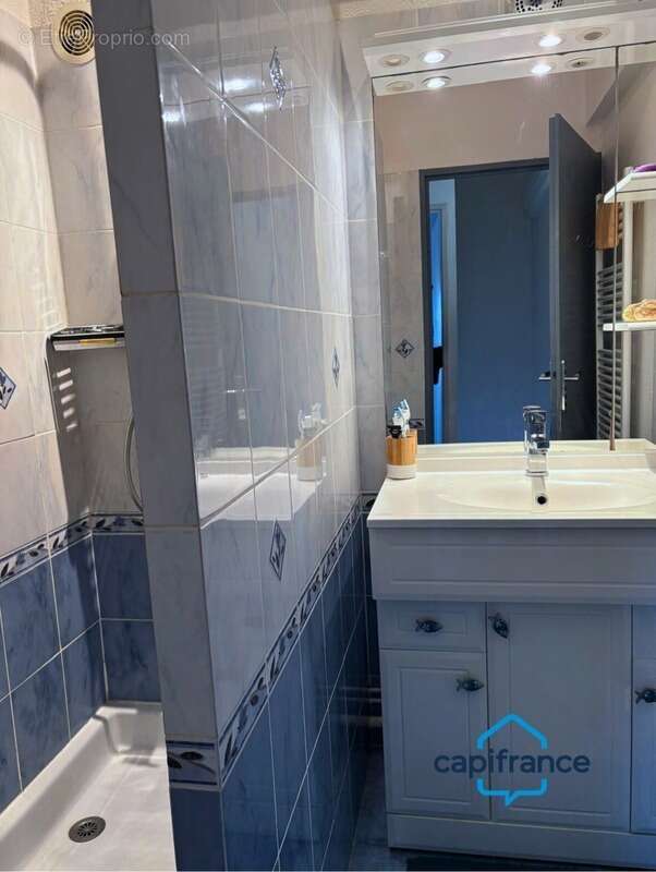 Maison à VIC-LA-GARDIOLE