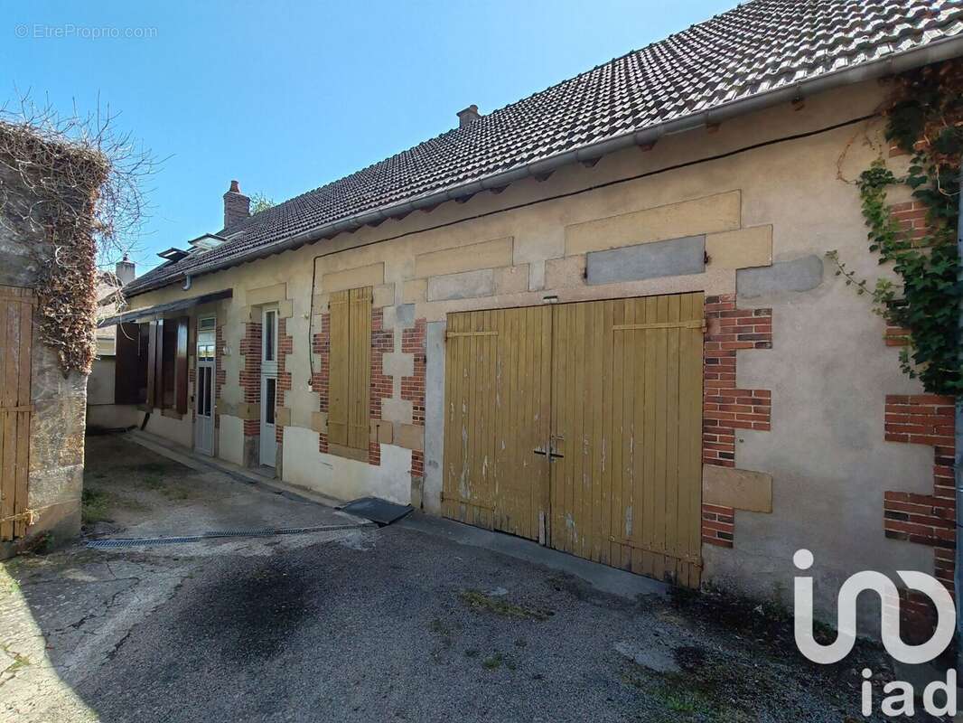 Maison 129 m² à Tronget  - photo 2