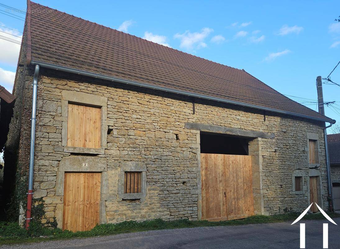 Maison à GISSEY-LE-VIEIL