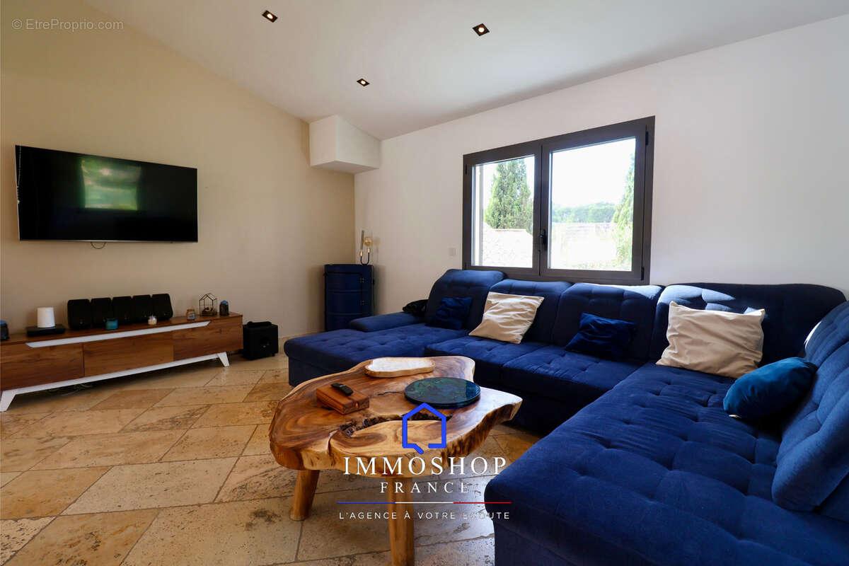 Maison - 140 m2 - 5 pièces - Allauch / Marseille 13012 - photo 6