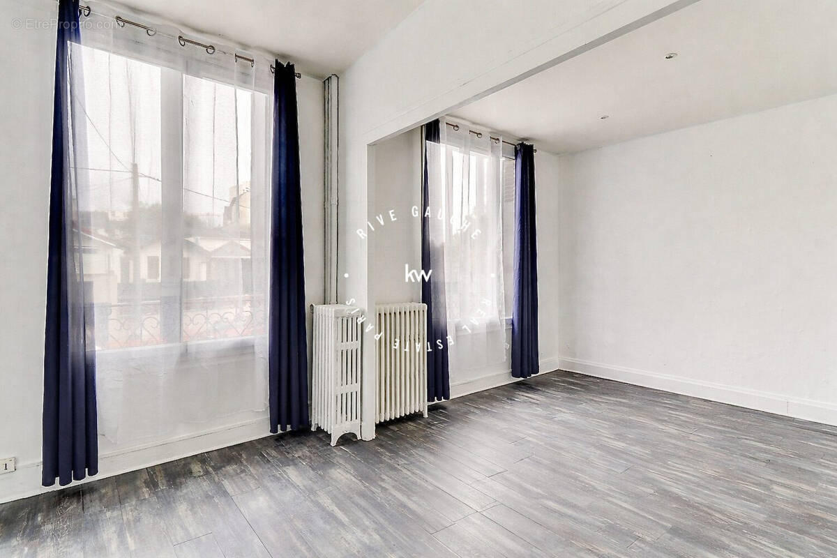 Séjour, côté rue, vue très dégagée - Maison à CLAMART