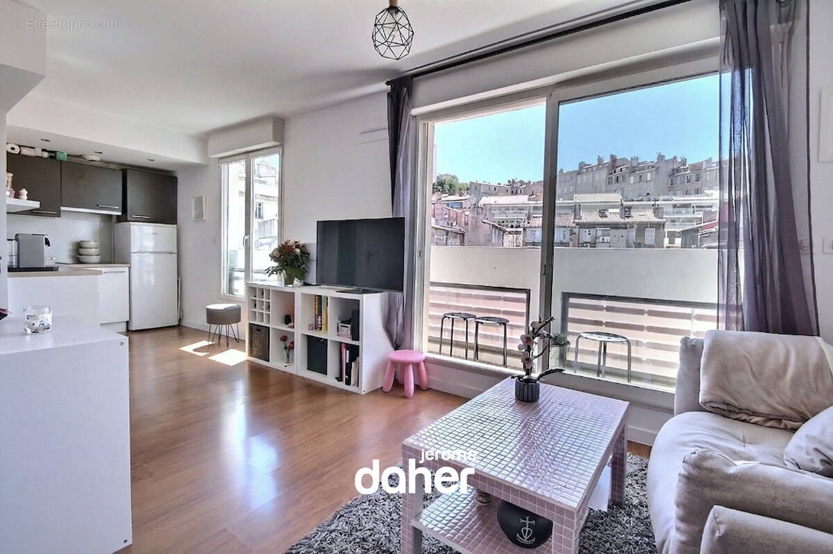 Appartement à MARSEILLE-6E