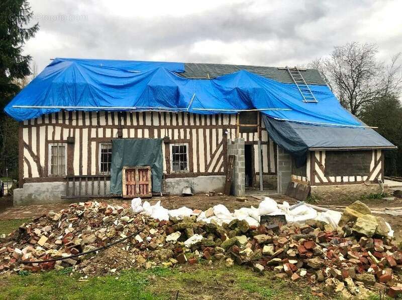Maison à SAINT-ETIENNE-LA-THILLAYE