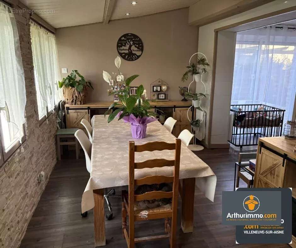 Maison à NEUFCHATEL-SUR-AISNE